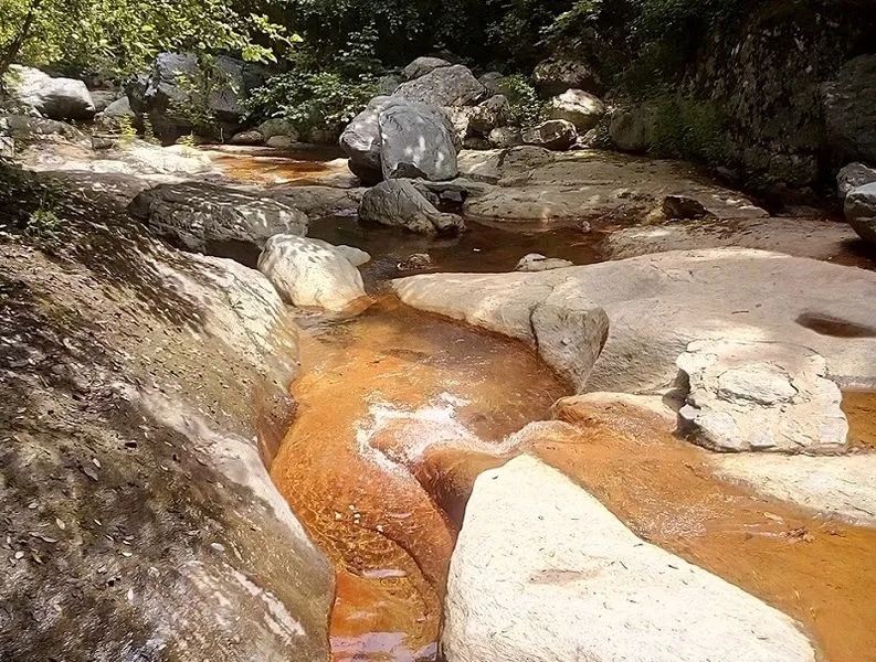Kokkino Nero atrakcje: odkryj najpiękniejsze miejsca i źródła mineralne