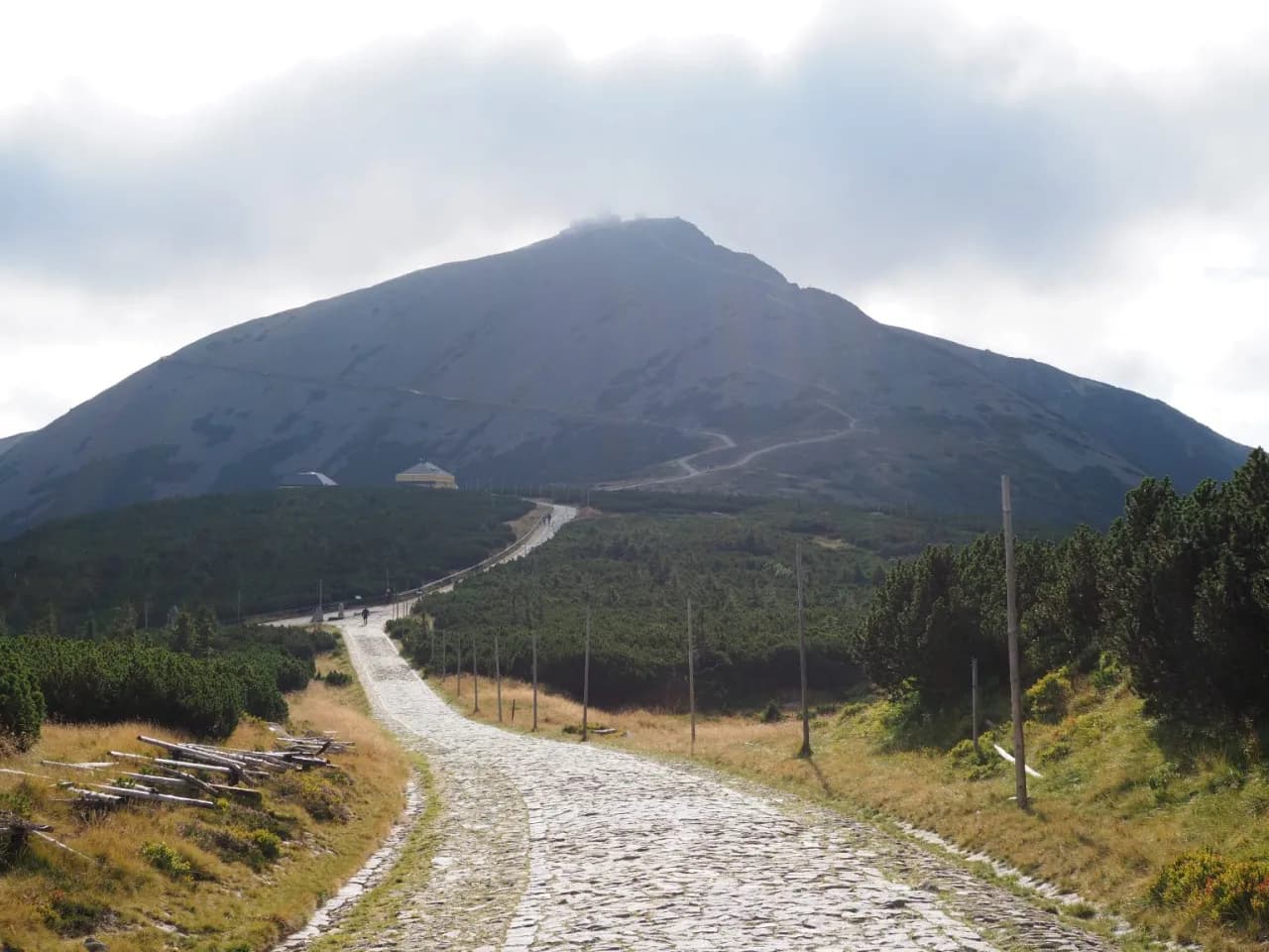 Którym szlakiem na Śnieżkę z Karpacza? Odkryj najłatwiejsze trasy