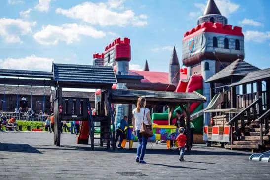 Zamek Ogrodzieniec atrakcje: odkryj niezapomniane wydarzenia i miejsca