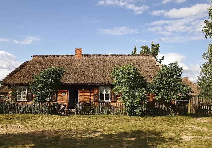 Skansen Ziemi Łowickiej: Odkryj fascynującą kulturę i tradycje