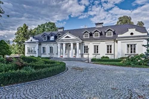 Dworek Droblin - historia, architektura i luksusowy hotel w parku