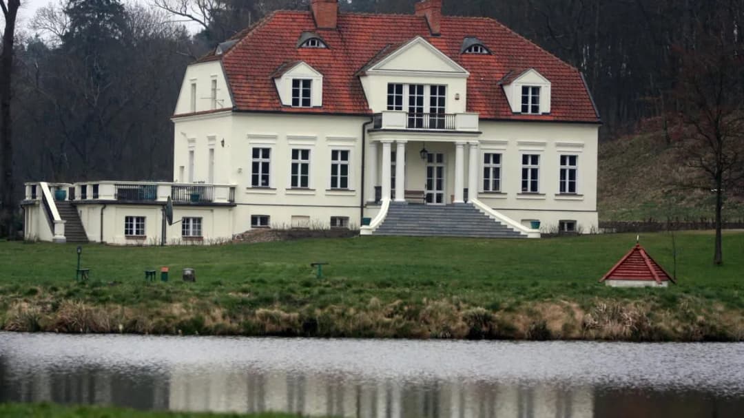 Dworek Sikorskiego w Chobielinie - historia, architektura i zwiedzanie