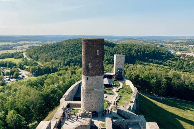 Skansen Chęciny: Odkryj bogactwo kultury Kielecczyzny i jej historię