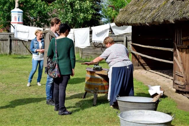 Żywy skansen: Odkryj fascynujący świat tradycyjnej kultury ludowej